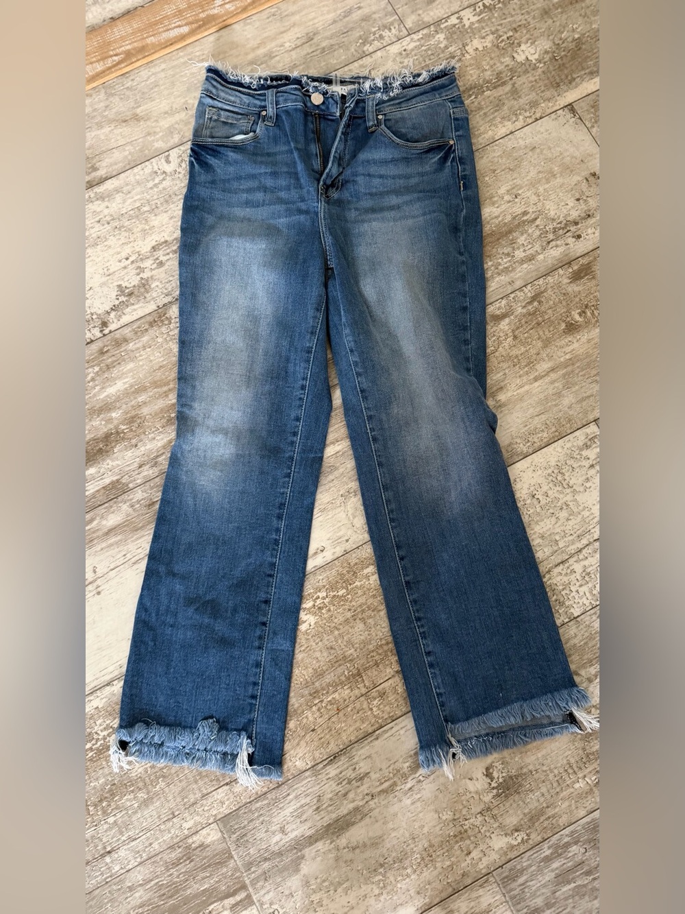 Frayed Hem Wide Leg Jeans in Medium Blue